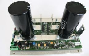 Referenzanwendung Motorsteuerung mit IGBT - 125A Gegenüber Stromschienen bietet HSMtec bei Motorsteuerungen (Inverter) neben technologischen auch echte Kostenvorteile Beschreibung/Anwendung