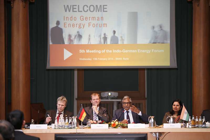 4. BMU Instruments for the PV sector in India Indo German Energy Forum (2012-2015) Expert dialogue between political decisionmakers and private sector representatives on RE and EE.