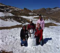 Zweiter Platz im Wettbewerb der Abfallentsorgung Im Schnee mit Maya, Javier, Daysi und Julia Herausforderungen für das Jahr 2014 Unser Ziel ist es jedes Jahr, den Schülern gute Voraussetzungen für