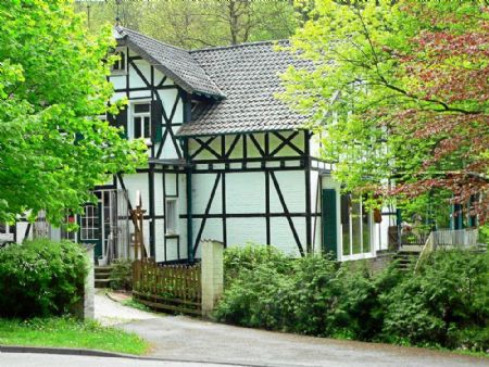 - 1 - Villa Rennbruch Preise Kaufpreis Provision 322.500 EUR 3,57% vom Kaufpreis (inkl. MwSt.