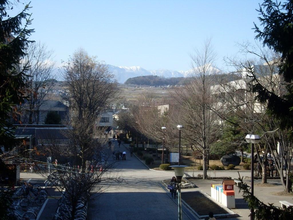 長 野 県 松 本 市 松 本 キャンパス Staatliche Universität ca 10.000 Studenten / Matsumoto: 250.