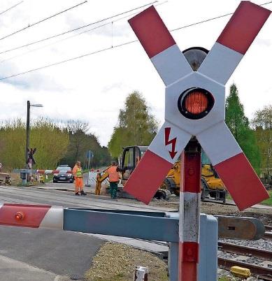 1. Veranlassung: Die vorhandene Sicherungsanlage mit integrierten roten Blicklichtern in Andreaskreuzen entspricht nicht mehr den gesetzlichen Vorgaben der Eisenbahn-Bau-und
