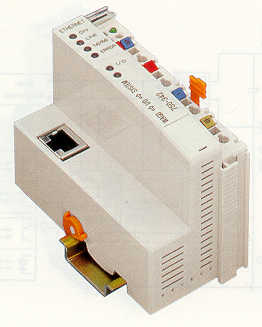 Zur Speicherung von Betriebsystemen, Programmen und Daten verfägen klassische CPU Äber verschiedene interne und externe Speicher. Die Entwicklung der Speichertypen und grüçen ist sehr schnellebig!