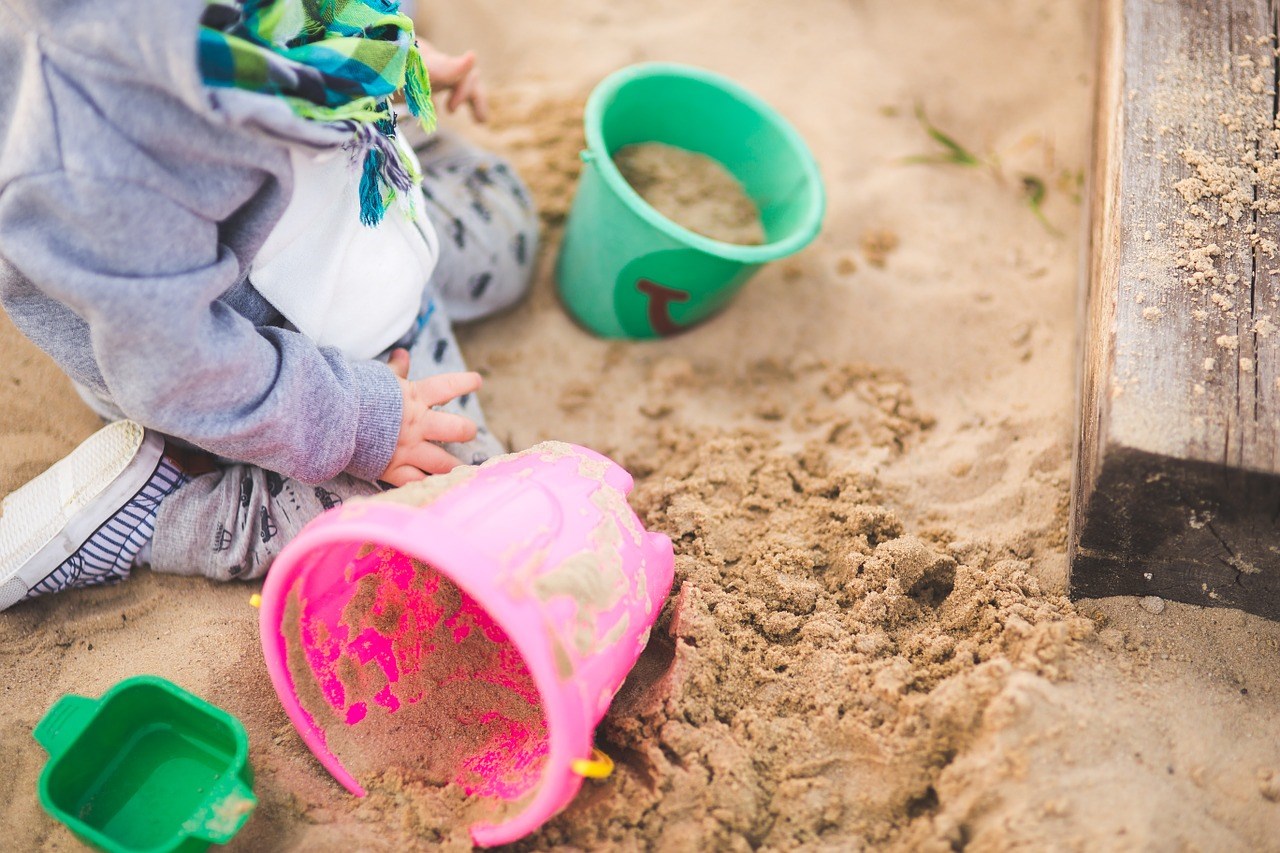 FAMILIENINFOS Möglichkeiten der Kinderbetreuung Kinderbetreuungseinrichtungen Auf den folgenden Seiten finden Sie eine allgemeine Erklärung der unterschiedlichen Einrichtungen sowie Anlaufstellen für