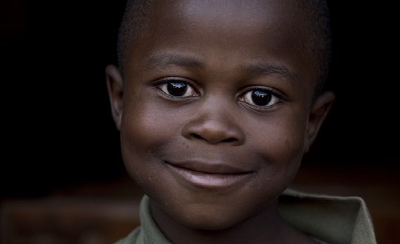 Wer wir sind Das Projekt Der gesamte Betrag, der während den Ausstellungen gesammelt wird, kommt dem Projekt «Bildung für Aidswaisen» in Sambia zu Gute.