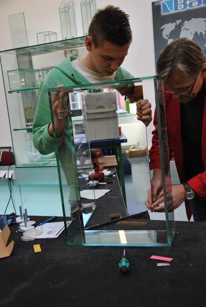 Fertigung des Glaskorpus aus 10mm Float Glastürl besteht aus 2 x Spiegel 3mm, Zusammengeklebt und mit