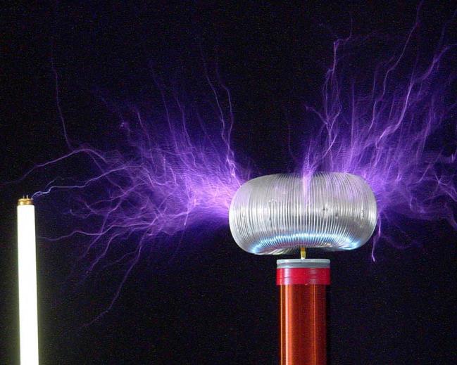 Es gibt auch offene Stromkreise wie beispielsweise Blitze oder eine Tesla Spule.