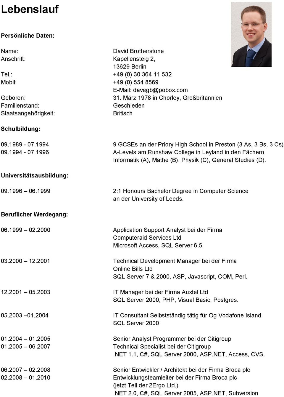 1996 A Levels am Runshaw College in Leyland in den Fächern Informatik (A), Mathe (B), Physik (C), General Studies (D). Universitätsausbildung: 09.1996 06.