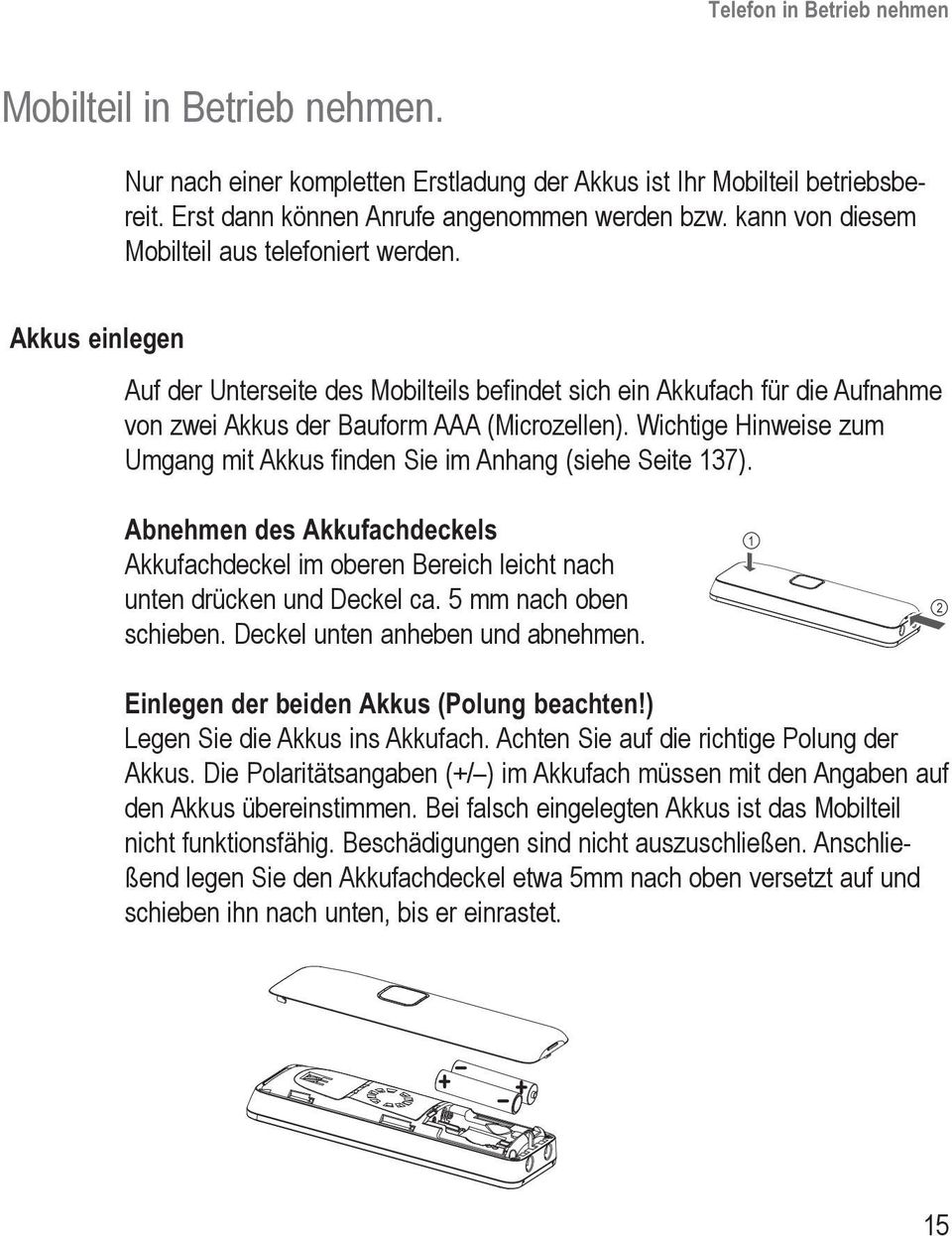 Wichtige Hinweise zum Umgang mit Akkus finden Sie im Anhang (siehe Seite 137). Abnehmen des Akkufachdeckels Akkufachdeckel im oberen Bereich leicht nach unten drücken und Deckel ca.