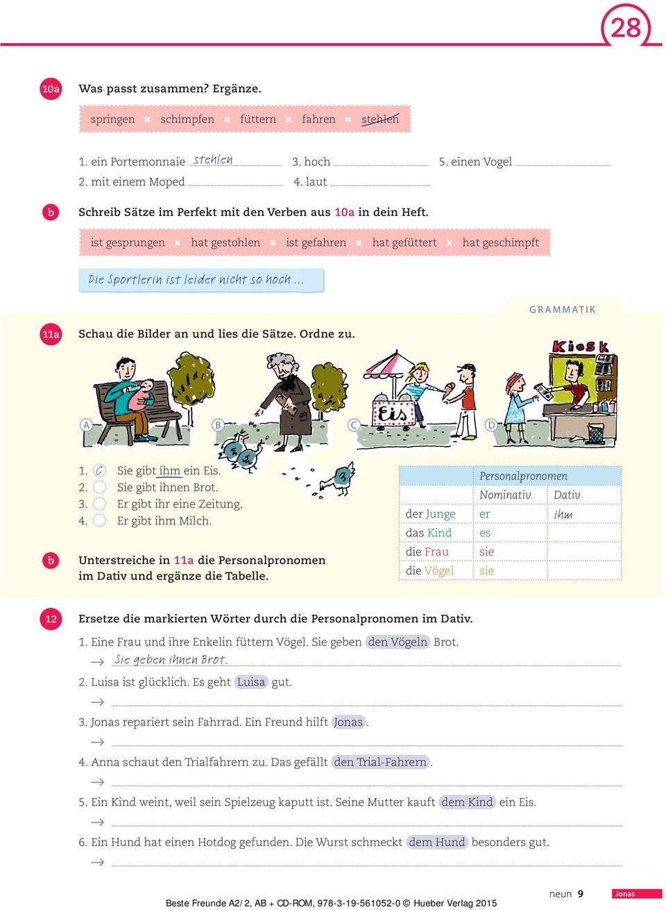 .. GRAMMATIK 11a Schau die Bilder an und lies die Sätze. Ordne zu. A B C D 1. C Sie git ihm ein Eis. 2. Sie git ihnen Brot. 3. Er git ihr eine Zeitung. 4. Er git ihm Milch.