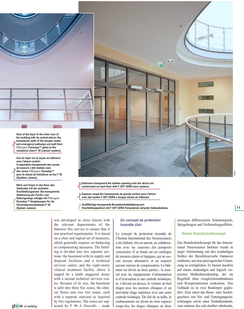 Vue du foyer sur le noyau du bâtiment avec l atrium central : la séparation transparente des issues de secours a été réalisée avec des verres Pilkington Pyrostop pour la classe de résistance au feu F