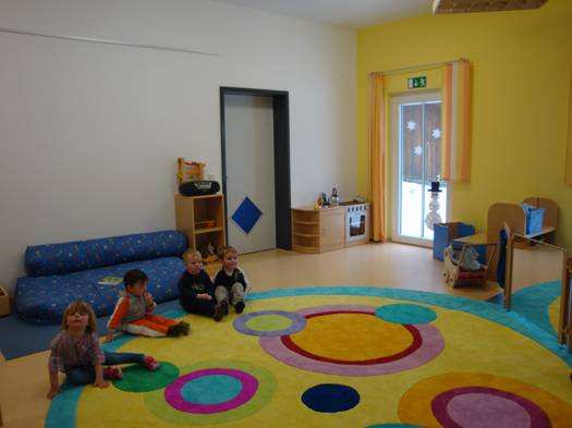 Stolz, begeistert und zukunftsfähig - so sehen die jungen Familien aus Schamhaupten und Umgebung den neu renovierten Kindergarten.