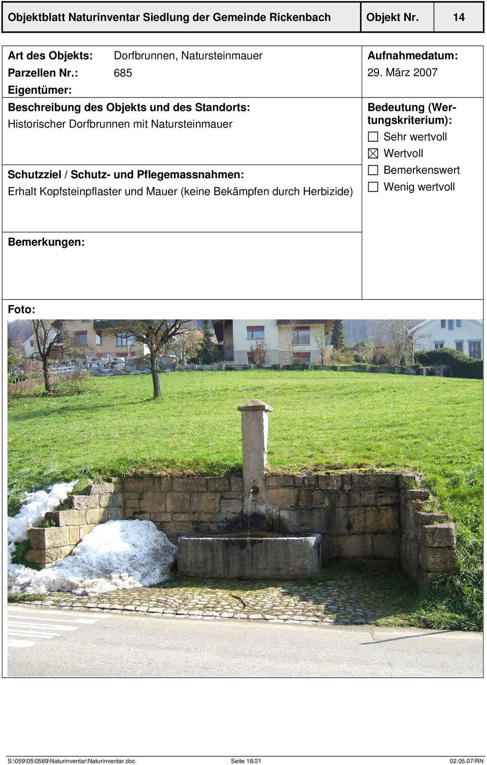 : 685 Historischer Dorfbrunnen mit Natursteinmauer Erhalt Kopfsteinpflaster