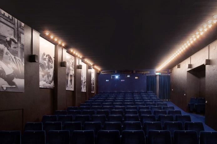 Arthouse Movie 1 Sitzplätze: 113 Leinwand: 4,80 x 2 m = 9,6 m² Projektionsdistanz: