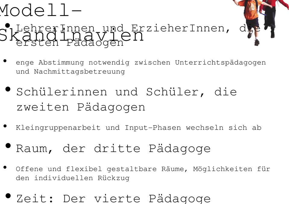 und Schüler, die zweiten Pädagogen Kleingruppenarbeit und Input-Phasen wechseln sich ab Raum,