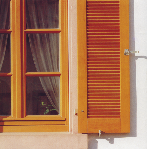 Klappläden aus Holz geben Sie ihrem Haus Atmosphäre