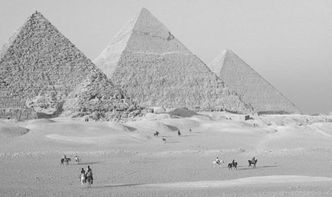 Ableitung des Begriffs Pyramide aus Stein Pyramide aus