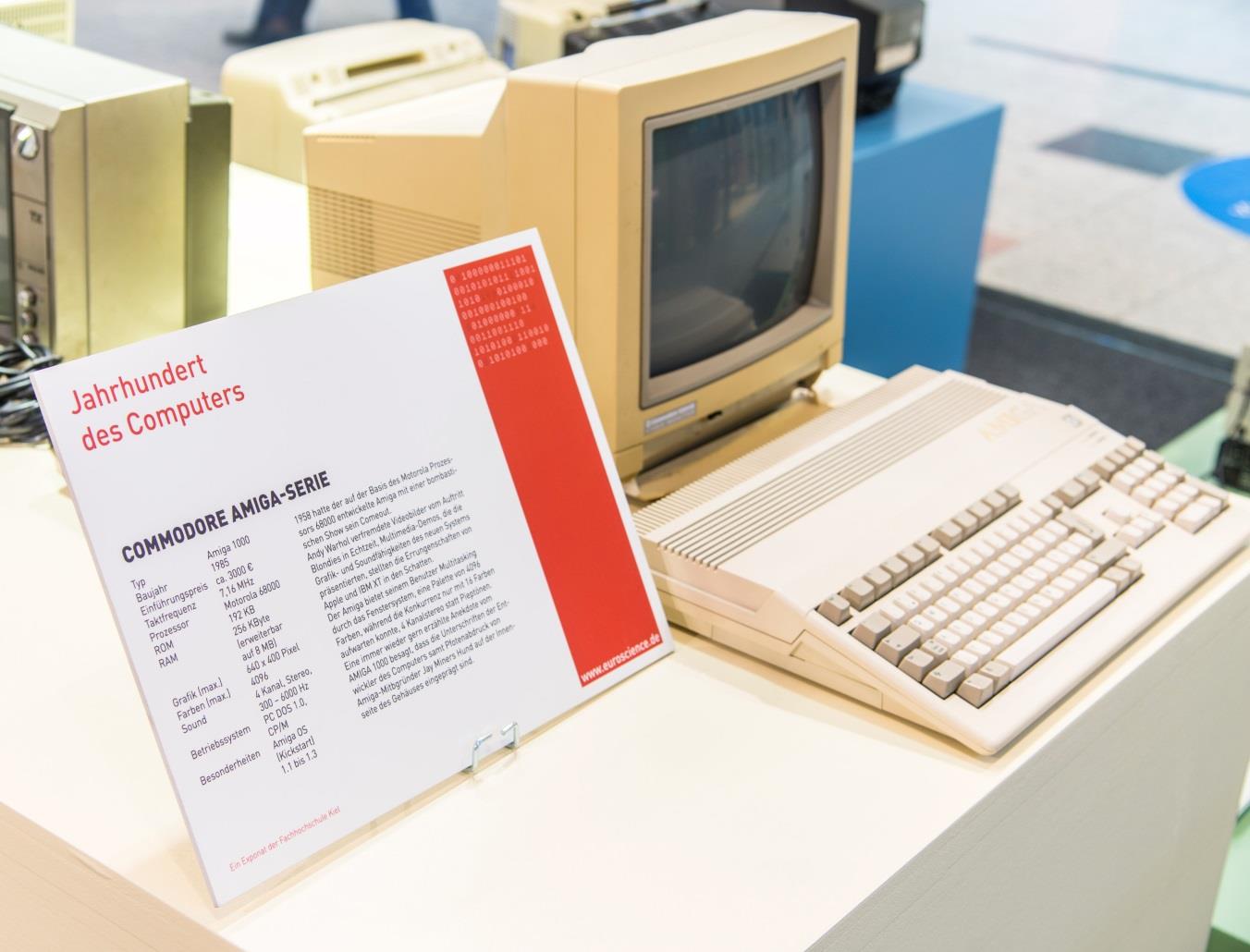 Amiga 1000 Commodore hatte den Amiga zwar als leistungsfähigen Spielcomputer konzipiert, aufgrund