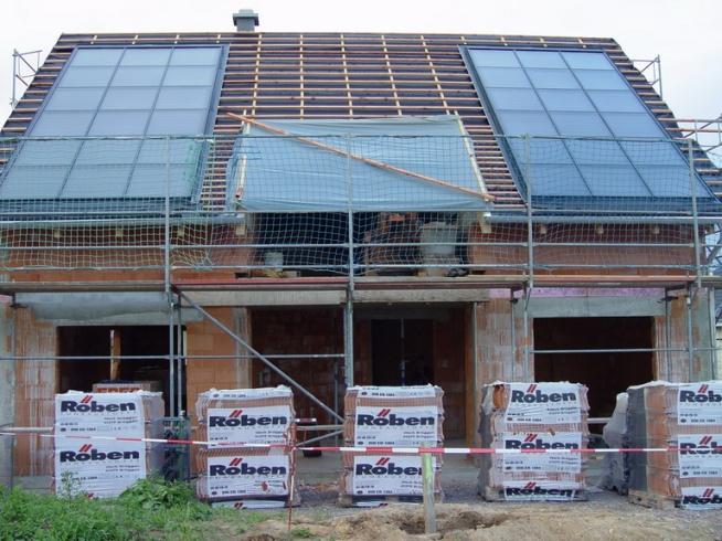 Das Solarthermiehaus Quelle: www.sonnenhausinstitut.de Quelle: www.energetik haus100.