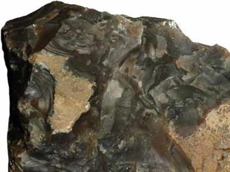 Diese Steine sind am Ostseestrand häufig: Name Farben Struktur Oberfläche Aussehen Basalt schwarz oder dunkelgrau einheitliche Masse ohne große Kristalle (Körner), keine Schichten rau Porphyr meist