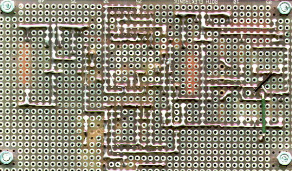 Grundlagen - Löten 2.4.4 Elektronische Bauteile löten Elektronische Bauteile werden auf Platinen gelötet.