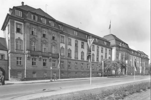 Die Chronologie Copyright: Landeshauptarchiv Koblenz Das Gebäude war in den Jahren von 1910 1945 Sitz des Oberpräsidiums der preußischen Rheinprovinz.