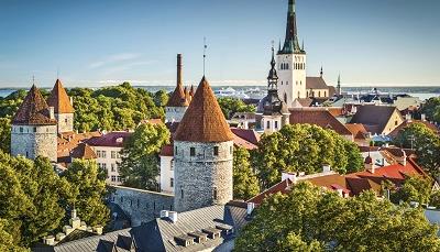 TAG 5 RIGA TALLINN Vormittag: Freizeit. Weiterfahrt nach Tallinn mit einem Halt in Pärnu. Das Kurund Seebad Pärnu an der estnischen Westküste präsentiert sich als Estlands "Sommerhauptstadt".