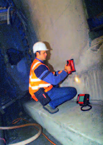 Überdeckungsmessung Beispiel 5 Tunnelabnahme 1m FQ02 Ausgangslage In einem Tunnel ist zur Qualitätskontrolle die Betonüberdeckung zu prüfen.