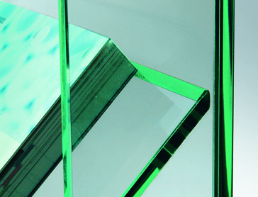 Design ECHTGLAS- PROSPEKTSTÄNDER Transparente Leichtigkeit setzt den besonderen Akzent Dauerhafte UV-Verklebung bringt Stabilität.