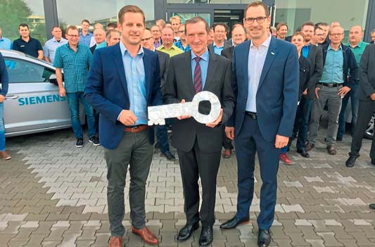 BetriebsWirtschaft Neue Zentrale bezogen Siemens 100 Mitarbeiter der Siemens-Zentrale für die Wirtschaftsregion Münsterland haben im Technologiepark ihre neuen Büros bezogen.