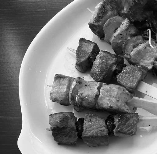 Selleriesalat mit geräucherter Entenbrust Crevetten an Vinaigrette Lachsröllchen auf Vollkornbrot mit Meerrettichschaum CHF 3.50 / Stück CHF 1.50 / Stück CHF 3.