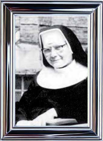 ...Beruf und Karriere Schwester Georgia Raeß Schulleiterin am Marianum (1891 1971) Auf dem Weg zu... Schwester Georgia wurde am 9. März 1891 als Maria Raeß in Neustadt im Odenwald geboren.