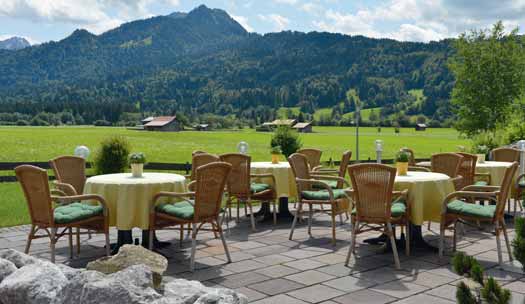 im vier Sterne superior Hotel Alpenhof Im Alpenhof legen wir Ihnen die Sonnenseite Oberstdorfs zu Füßen.