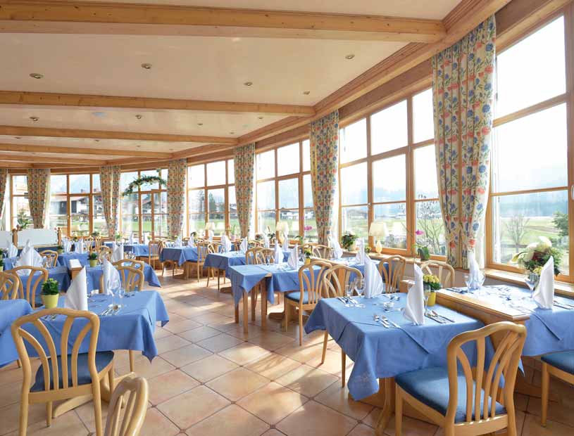 Treten Sie ein Genießen Sie den einzigartigen Ausblick von unserem Panorama Restaurant auf die Allgäuer Berge.