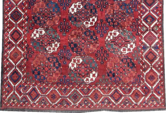 Ersari Hauptteppich um 1860-1880 22 Herkunftsgebiet : Turkmenistan Individuelle Merkmale: Gülli-Gül Teppich mit drei Reihen à sechs