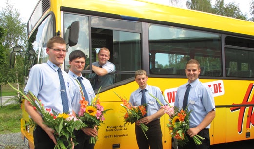 Ausbildung wurde erfolgreich abgeschlossen 5 Auszubildende starteten am 1. September 2012 in den ersten Ausbildungsjahrgang zum / zur Berufskraftfahrer/-in bei der Regionalverkehr Erzgebirge GmbH.