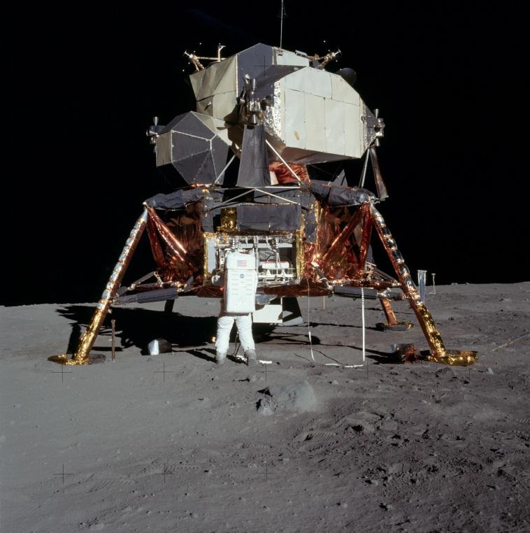 Die Mondlandefähre 6,40 m hoch; 4,30 m breit ohne Füße In betanktem Zustand ca.