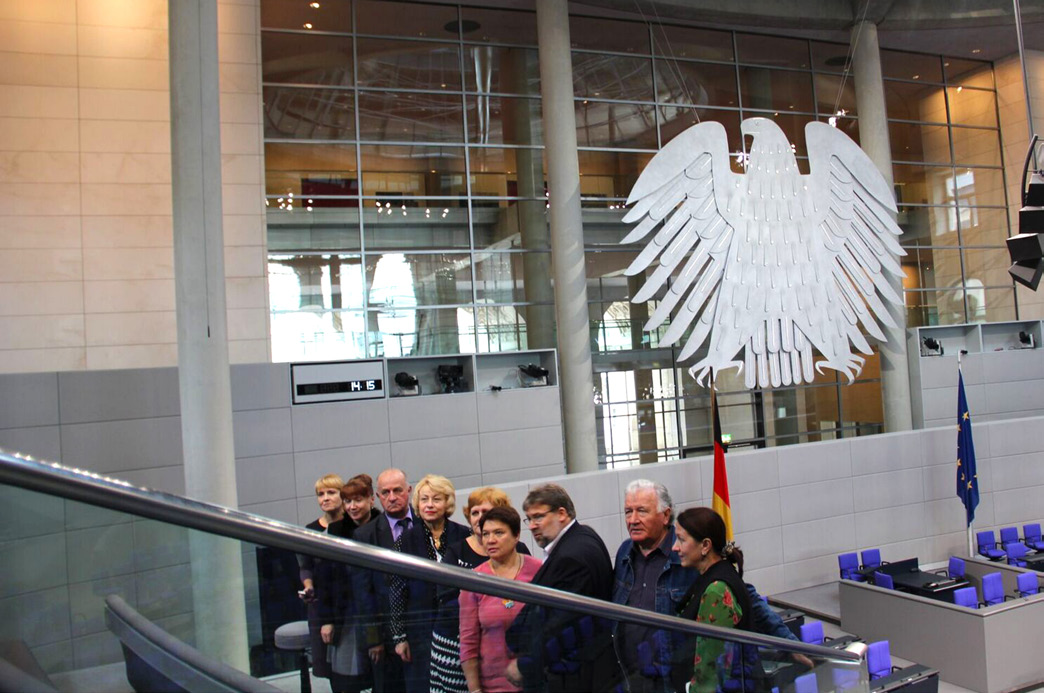 Entschließung des Deutschen Bundestags Deutscher Bundestag bestärkt Auslandsschularbeit In seiner Entschließung vom 28.