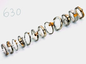 Pos. 606 Pos. 607 Pos. 610 606 1 Ring, 750 GG, signiert Wellendorf, besetzt mit Diamant, ca. 0,06 ct, feines weiß, lupenrein, ca.