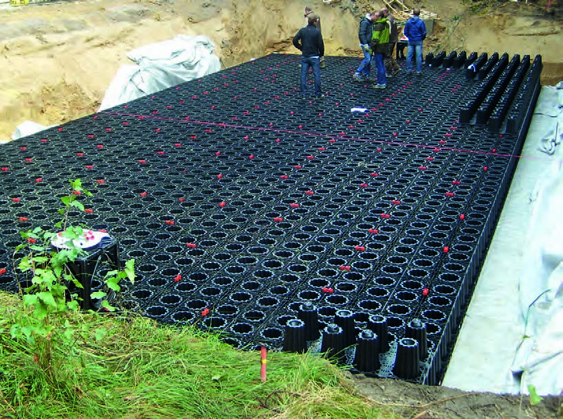 ACO Stormbrixx das modulare Rigolensystem 44 Rigolensysteme unterstützen den natürlichen Wasserkreislauf, indem sie das auf versiegelten Flächen zuvor gesammelte Niederschlagswasser im Boden