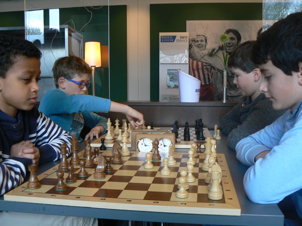 Kinderveranstaltung am Rande der Schachbundesliga Traditionell lädt Werder Kinder aus Schach-AGs, die von uns betreut werden, und ihre Geschwister und Eltern zu einem Treffen am Rande des