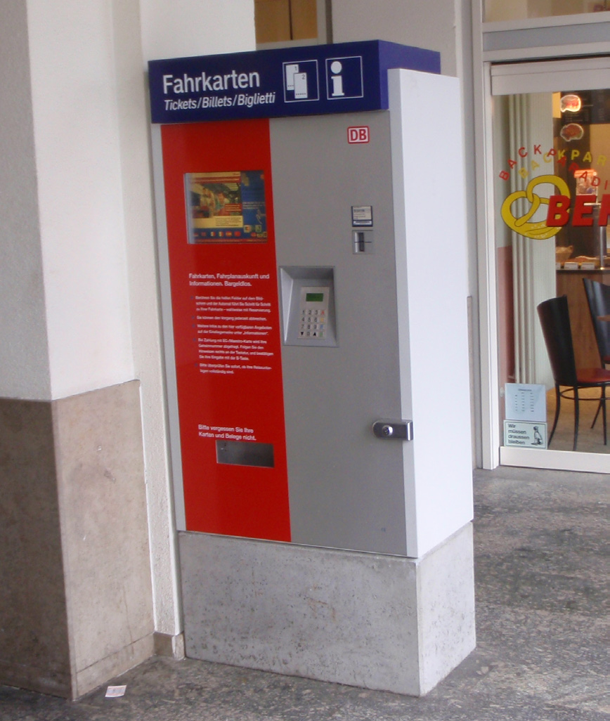 Aufgabenteil 01 Für die vorliegende ergonomische Bewertung wurde der,,bahnkunde-fahrkartenverkaufsautomat für den Fernverkehr im Bahnhof von Schwäbisch Gmünd untersucht.