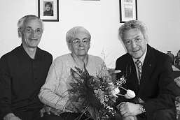 Hohenems 17. April 2004 14 Jubilare Ein halbes Jahrhundert vereint Ingeborg und Hugo Linder feierten ihre goldene Hochzeit.