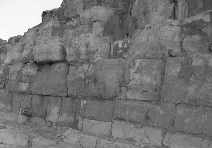 Die unteren Lagen der Djedefre-Pyramide in Abu Roasch.