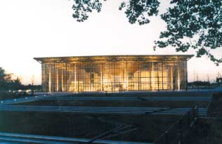 Neubau der Fortbildungsakademie Mont-Cenis in Herne Im Rahmen der Internationalen Bauausstellung Emscherpark wurde 1991 auf der Fläche der stillgelegten Zeche Mont-Cenis in Herne ein internationaler