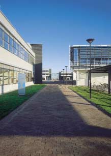 Neubau der Abteilung Rheinbach der Fachhochschule Bonn-Rhein-Sieg Die Fachhochschule Bonn-Rhein-Sieg wurde 1995 als Teil der Vereinbarung zwischen dem Bund und dem Land über die Ausgleichsmaßnahmen