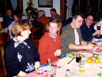 Weihnachtsfeier der Kegelabteilung Am 17. Dezember hat die Weihnachtsfeier der Kegelabteilung in einem Brauhaus in Weißenthurm stattgefunden. Die Räume waren schön weihnachtlich dekoriert.