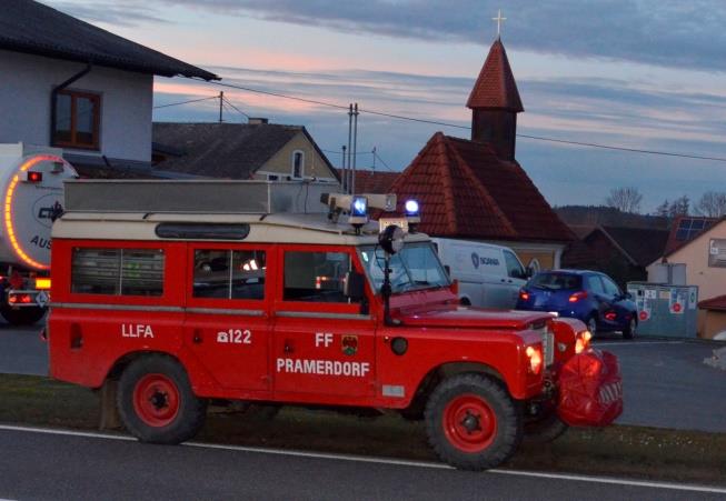 KLFA-Rohbaubesprechung Endlich war es soweit: zeitig in der Früh brach am 27. November Kdt. Thomas Oberndorfer mit 7 Mitgliedern unserer Feuerwehr zur Fa.