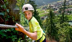 5.a Kindergerechter Klettersteig, Mayrhofen Kindergerechter Klettersteig mit Hochseilgartenelementen, ausgezeichneter Routenführung und bester Sicherung.