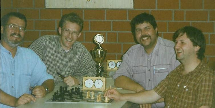 Saison 13 94/95: Die UEM in Karlburg 1995 mit 100 Teilnehmern war ein gelungenes Schachgroßereignis, die unsere Abteilung in ganz Unterfranken bekannt gemacht hat.